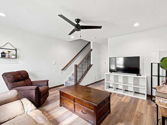 3rd image of 916 12th AVENUE S S