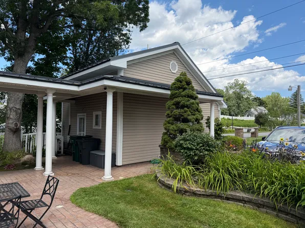 (undisclosed Address), Canandaigua, NY 14424