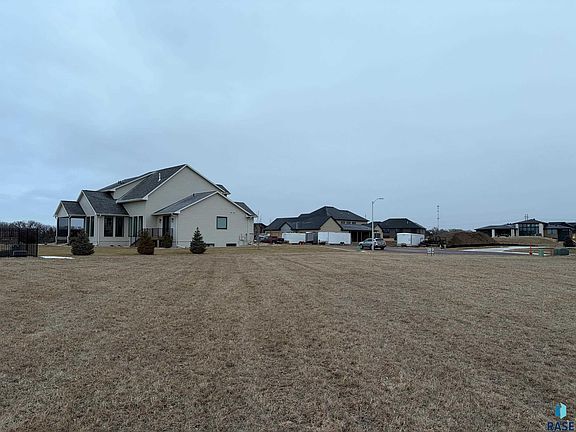 4th image of 2105 N Bellingrath Cir