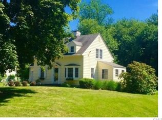 226 Cedarhurst Ln, Milford, CT 06461