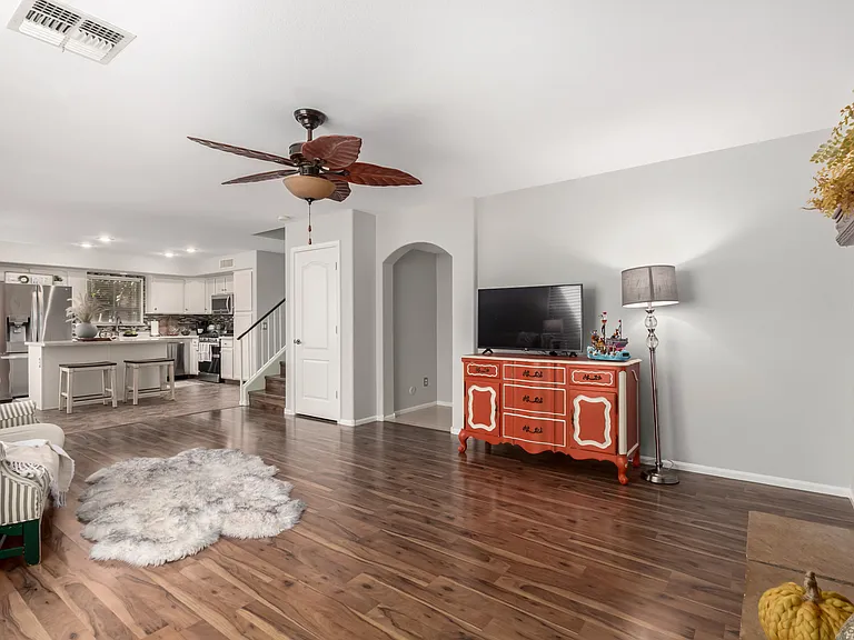 42553 W Sparks Dr — Photo 4