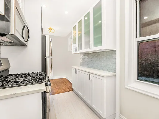 Rented by EZ Premier Realty | media 20