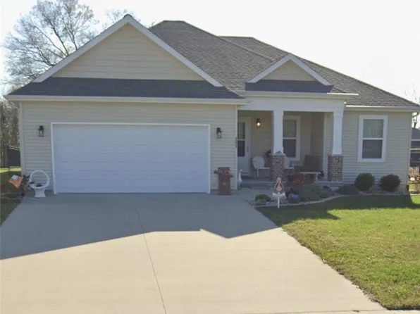 205 E Hendelmeyer Ave, Effingham, IL 62401