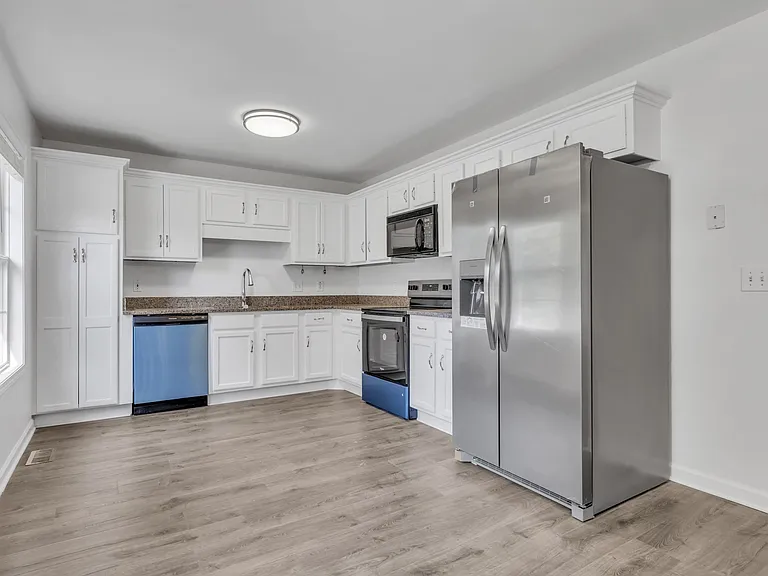 427 Sierra Ct — Photo 7
