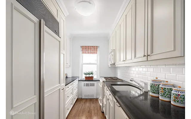 Sold by Douglas Elliman | media 24