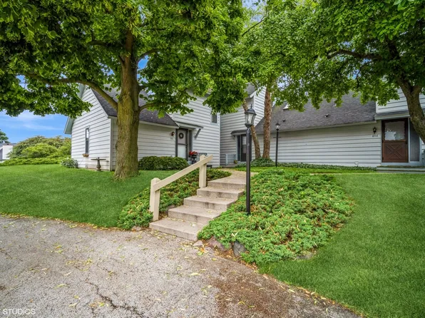 660 Beth Ct, Gurnee, IL 60031