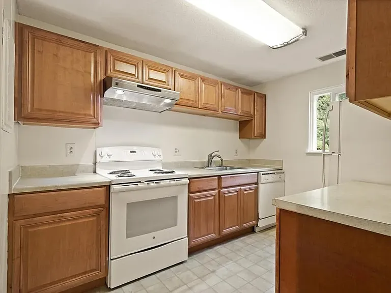 10 Silver Hill Ln — Photo 15