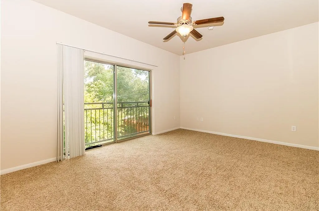 1 bed, 1.0 bath, 736 sqft, $1,450 — Photo 2