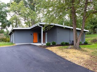 860 Culloden Rd, Saint Louis, MO 63122