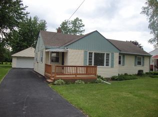 865 S Powell Rd, Essexville, MI