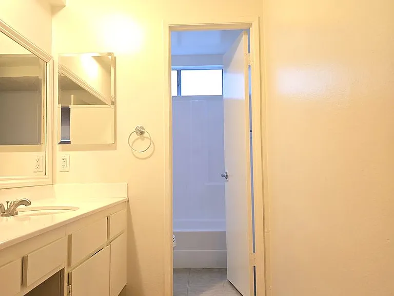 120 - 801 E Palmer Ave — Photo 15