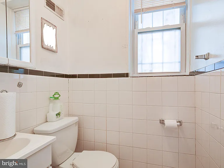 1742 N Bouvier St — Photo 15