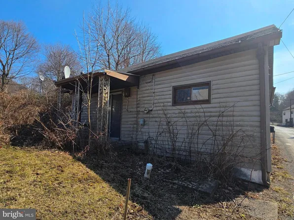 9 Charlestown Rd SW, Lonaconing, MD 21539