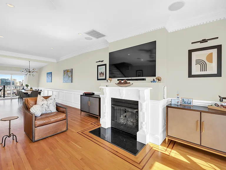 578 E Broadway #3 — Photo 4