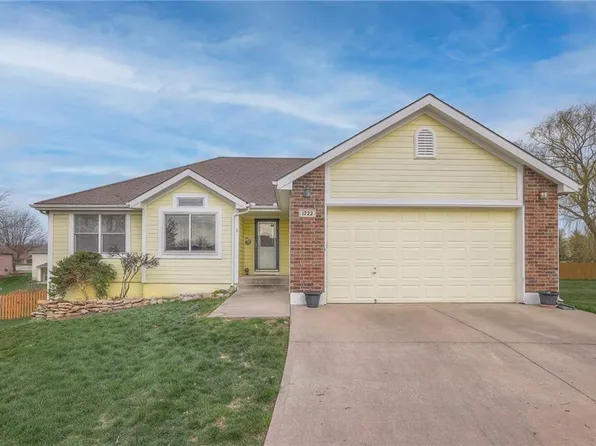 1722 Longhorn Dr, Raymore, MO 64083