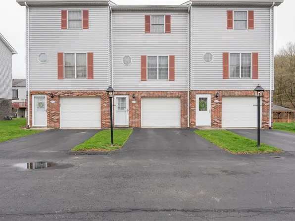 702 Gazebo Dr, Greensburg, PA 15601