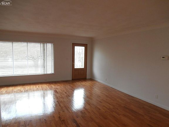 2nd image of 920 Riverlane Dr