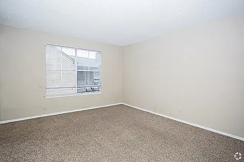 Villa Nueva Apartments — Photo 33
