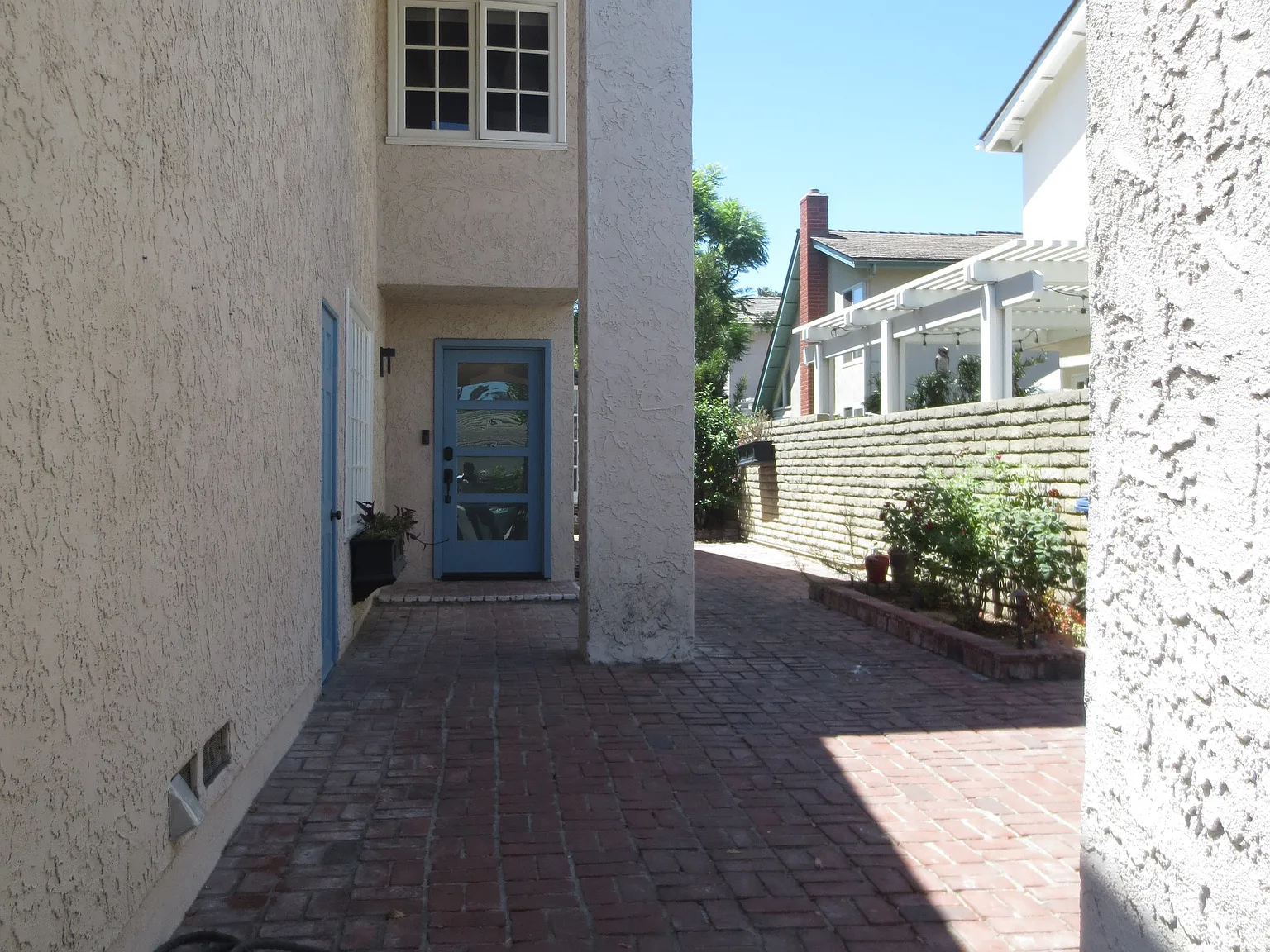 3 bed, 1425 sqft, $5,950 — Photo 2