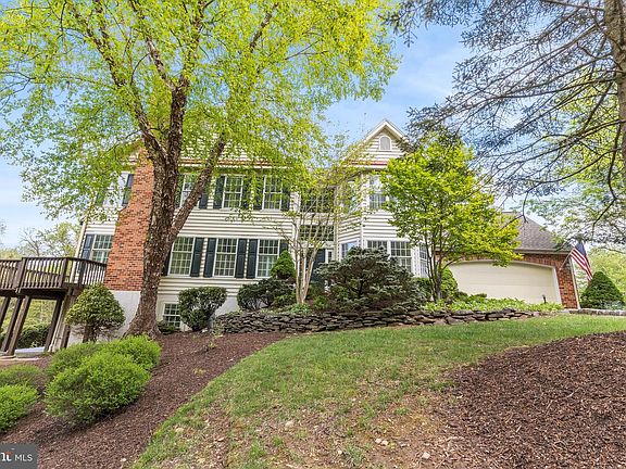 4th image of 17 Fenwyck Cir