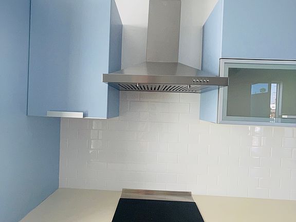 4th image of 328 Lincoln Blvd #2