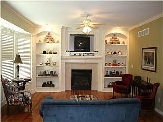 2nd image of 4407 Silverheel St