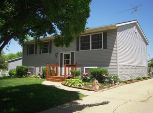 3526 Jamestown Dr, Rockford, IL 61109