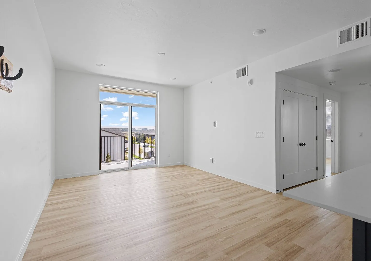 Modern 2 Bed/2 Bath Condo In Rexburg! — Photo 2