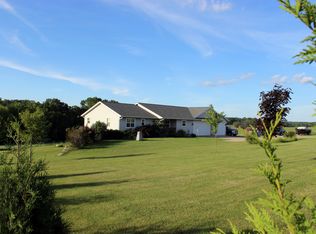 W8318 Bilkie Rd, Poynette, WI 53955