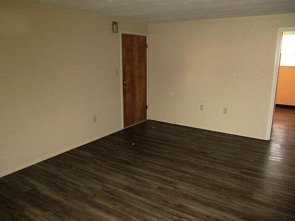 4th image of 309-311 Robinhood Ln #A2