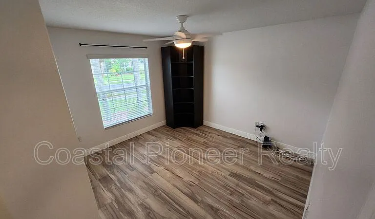 11404 Holmbridge Ln — Photo 5