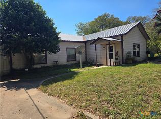 1002 W Leon St, Gatesville, TX 76528