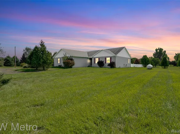 7172 Farrand Rd, Millington, MI 48746