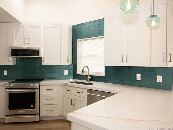 2nd image of 2425 SW Foxpoint Trl