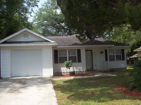 3219 Helen St, Savannah, GA 31404