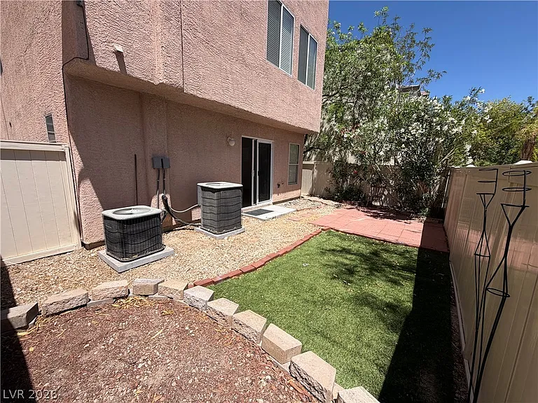 3420 Balanced Rock St — Photo 23