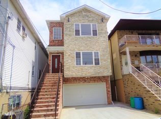 136 68th St #1, Guttenberg, NJ 07093