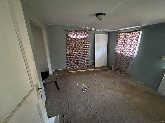 3rd image of 609 E Main St