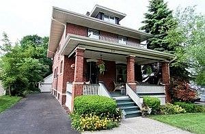 1st image of 215 W Lincoln Ave