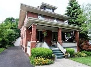 215 W Lincoln Ave, Wheaton, IL 60187