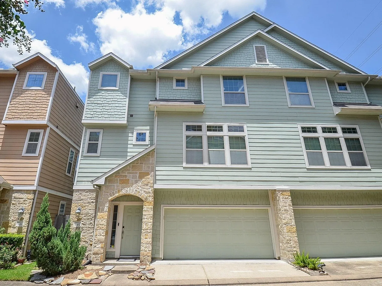 3 bed, 3.5 bath, 2093 sqft, $2,325 — Photo 2