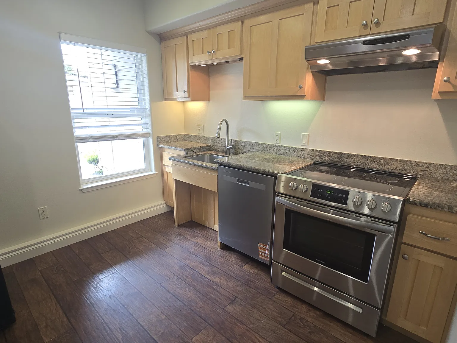 2 bed, 1200 sqft, $4,000 — Photo 3