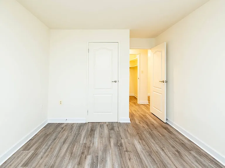 Seminary Roundtop Apartments — Photo 16