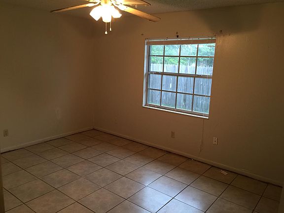 4th image of 3074 Saint Paul Dr