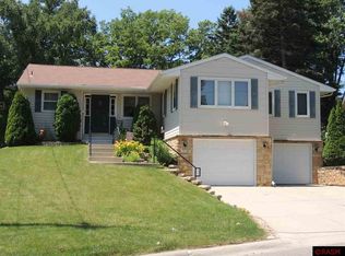 124 Clover Ln, Mankato, MN 56001