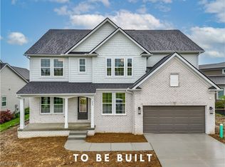 252 Lake Meade Dr, Chagrin Falls, OH 44022