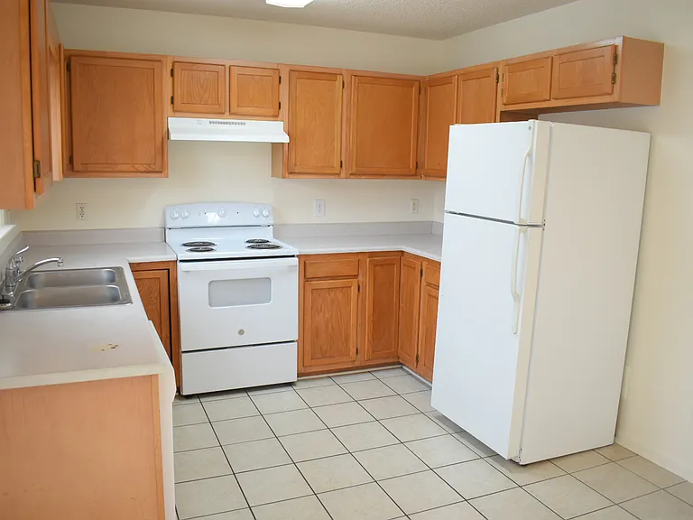2500 Hawes Ct — Photo 3