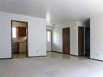 1251 S Fruitridge Ave — Photo 10