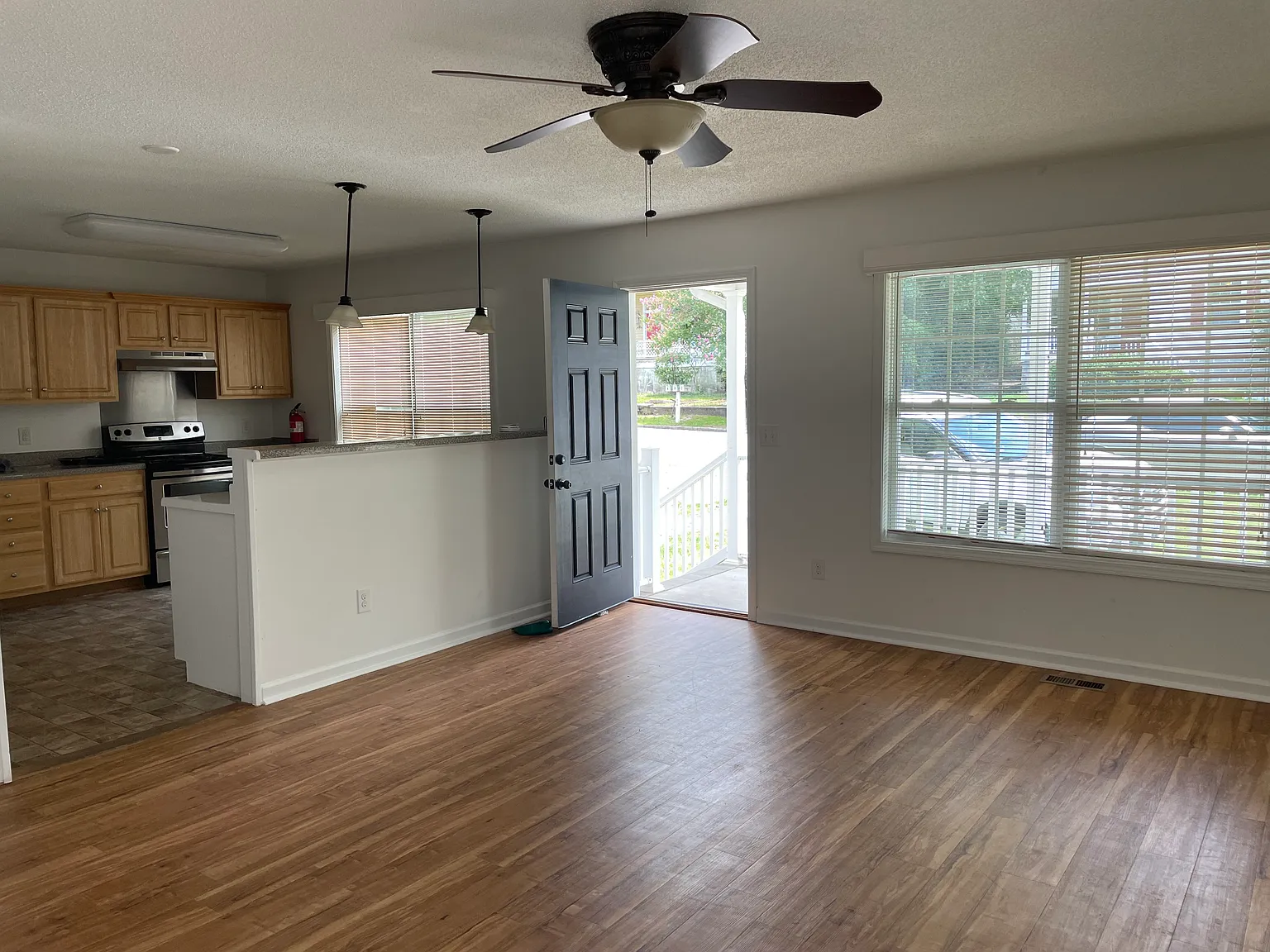4 bed, 1500 sqft, $4,400 — Photo 3