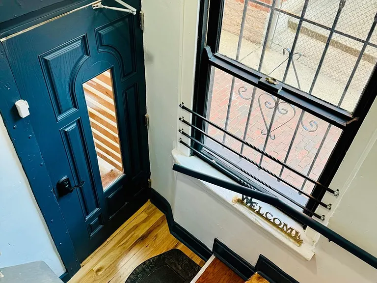 1646 Vine St #8 — Photo 13